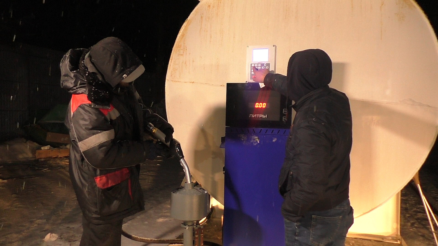 Дооснащение емкости на 30 м3 ТРК Топаз 511 и контролером Квота-2 для организации безоператорного отпуска ГСМ Дооснащение емкости на 30 м3 ТРК Топаз 511 и контролером Квота-2 для организации безоператорного отпуска ГСМ